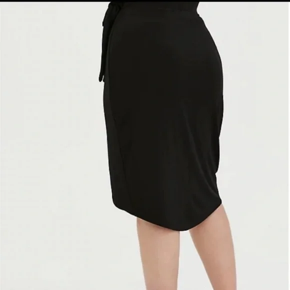 Torrid Crossover Side Tie Skirt Black Size 0X Or US 12 - Picture 3 of 6